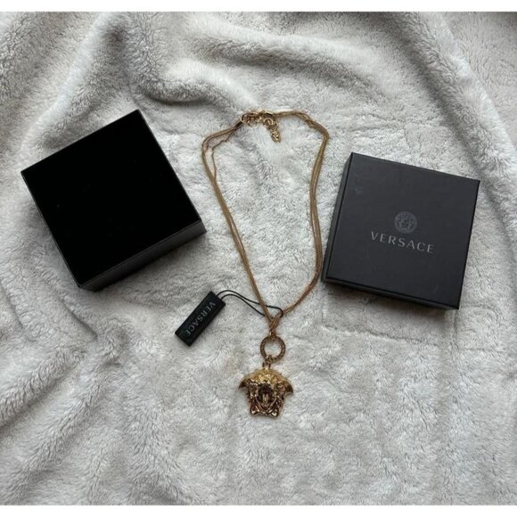 Versace Medusa Pendant Gold Stack Chain - Picture 3 of 4